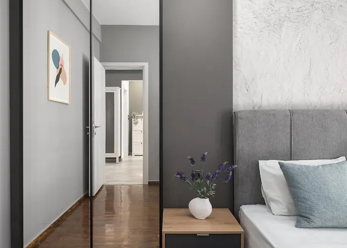 Luz, Nilie Hospitality Mgmt